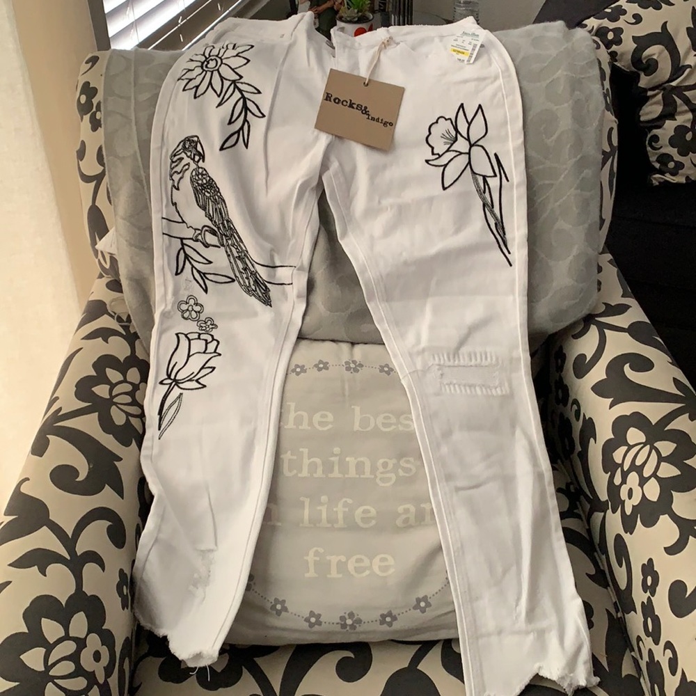 Rocks & Indigo white  embroidered jeans,NWT, sz 12